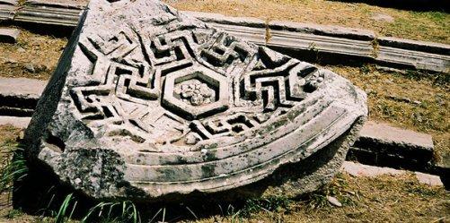 Ведические символы на древних строениях и предметах
